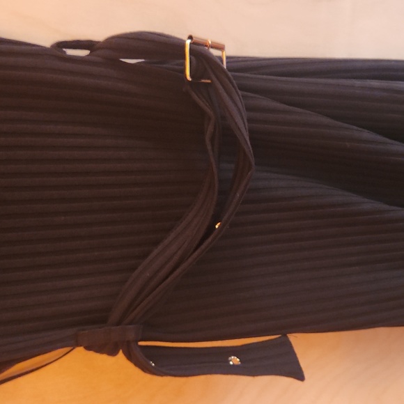 Say What Black Short Sleeves Mid length Con Dress with Belt - Picture 3 of 7